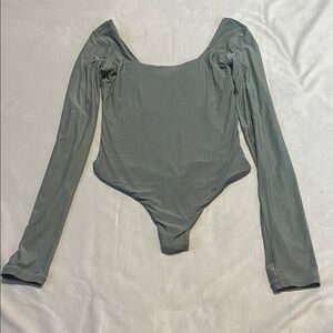 Women’s Smoothez by aerie Long Sleeve olive green scoop neck body suit